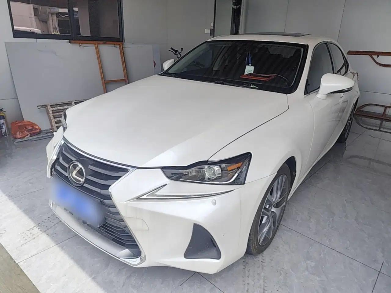 Lexus IS 2017 300 FENGSHANG Edition — миниатюра 1