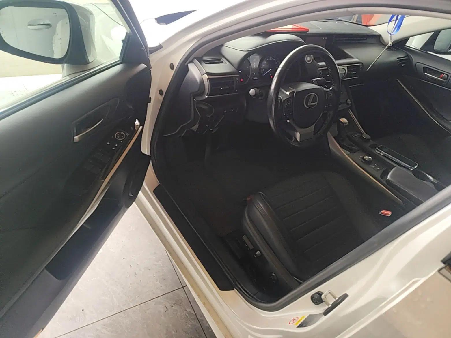 Lexus IS 2017 300 FENGSHANG Edition — миниатюра 18