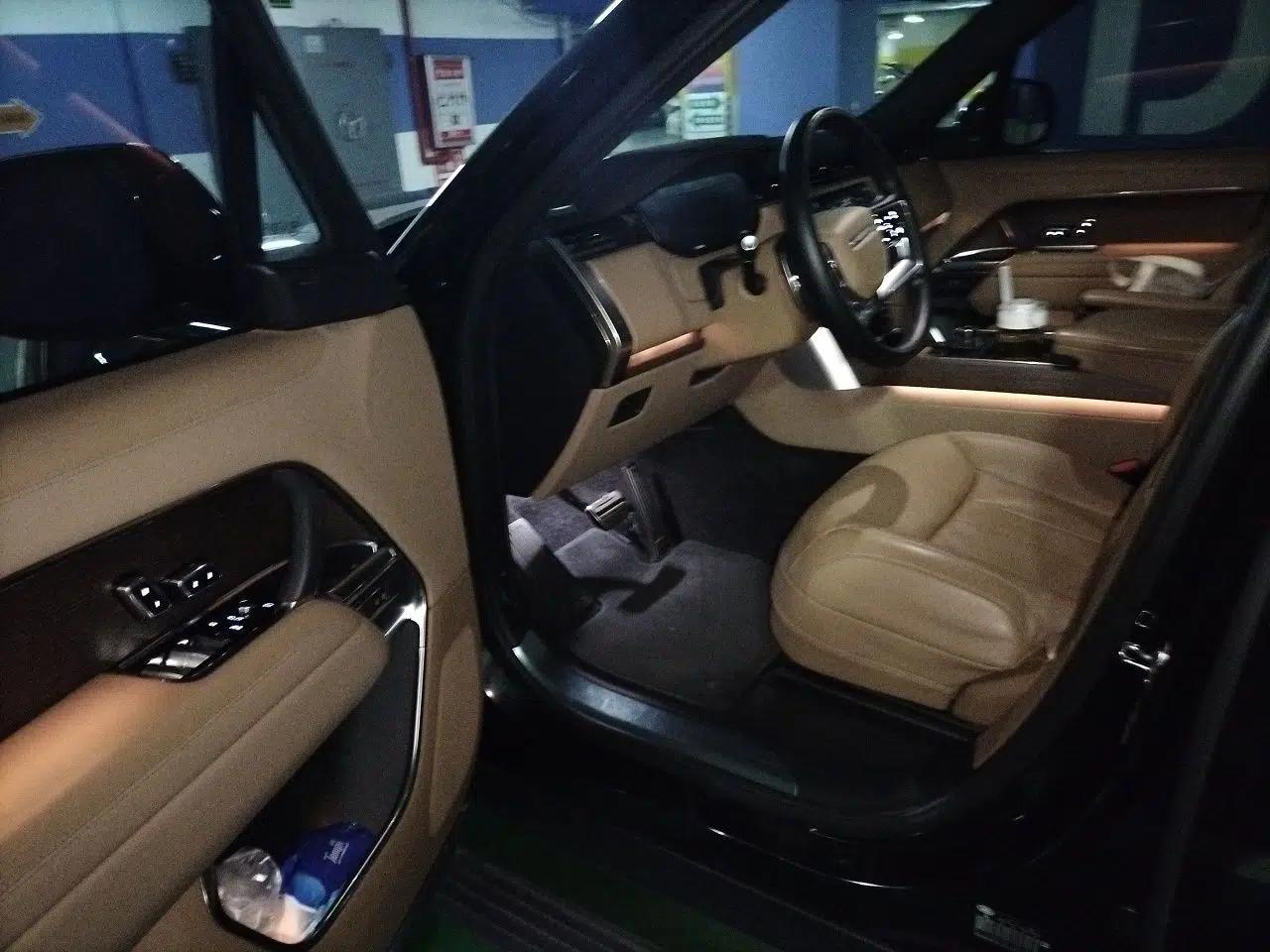 Land Rover Range 2023 3.0 L6 360 PS Grand Edition — миниатюра 16