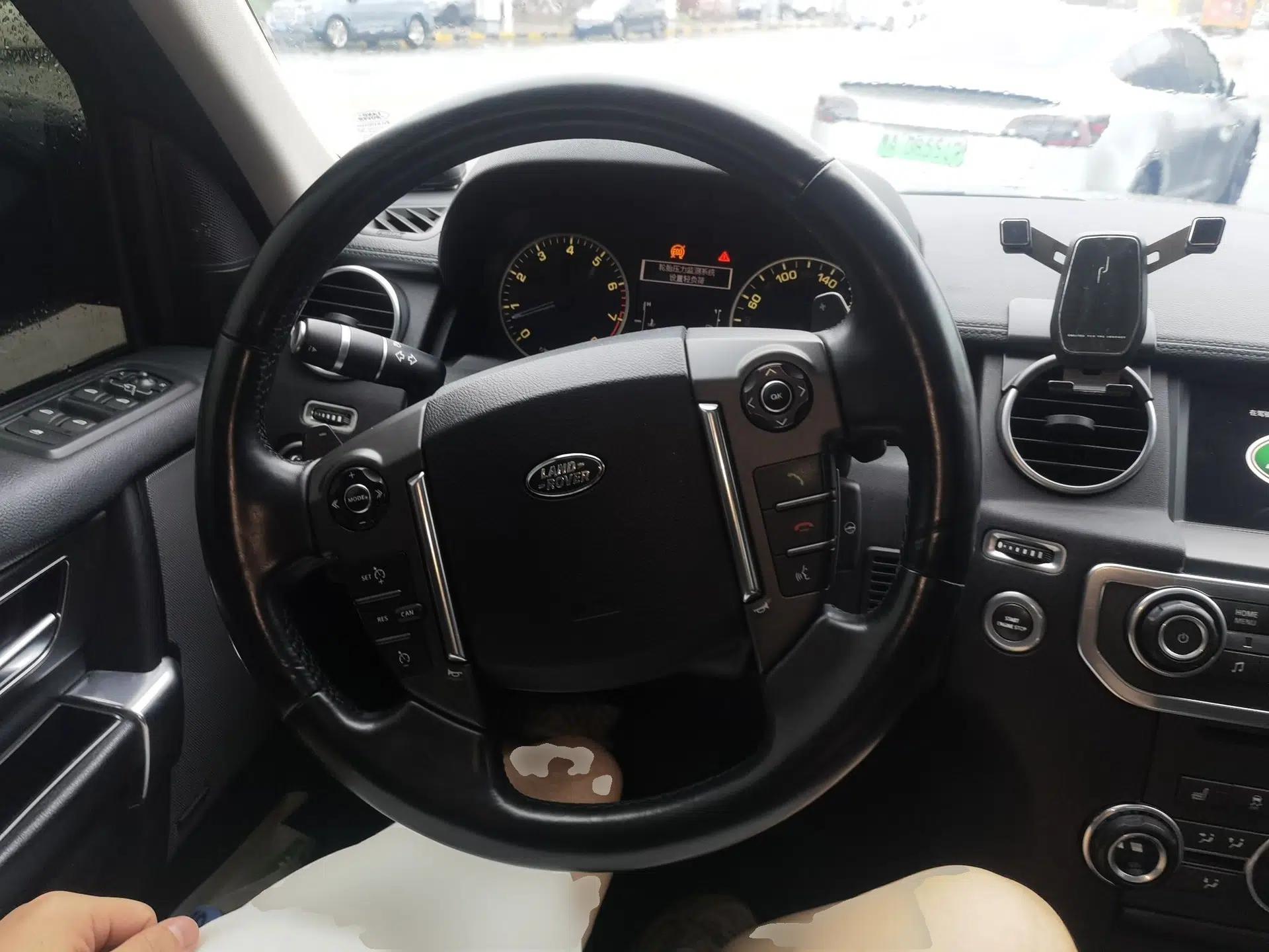 Land Rover Discovery 2015 3.0 SC V6 SE — миниатюра 10