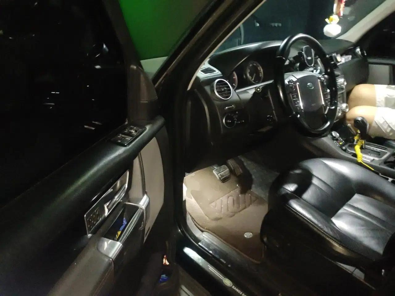 Land Rover Discovery 2011 3.0 SDV6 HSE Diesel Version — миниатюра 16