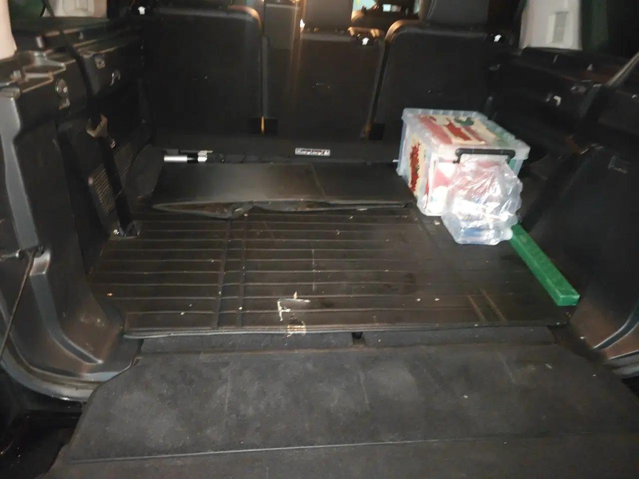 Land Rover Discovery Found a 3.0L automatic with a sunroof. — миниатюра 19
