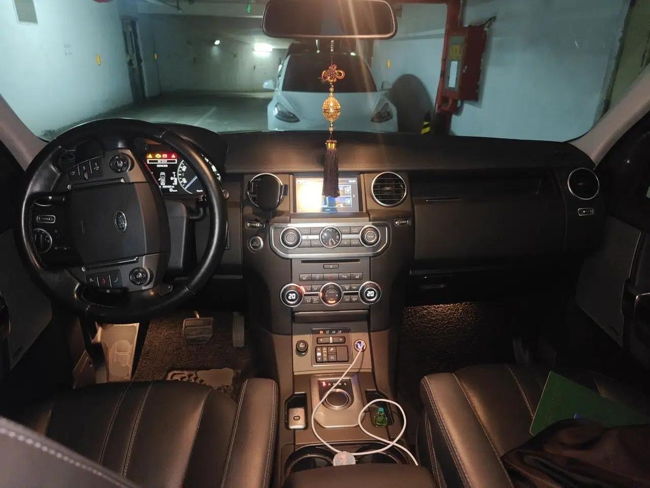 Land Rover Discovery Found a 3.0L automatic with a sunroof. — миниатюра 9