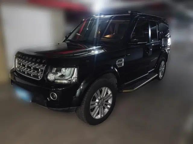 Land Rover Discovery Found a 3.0L automatic with a sunroof.