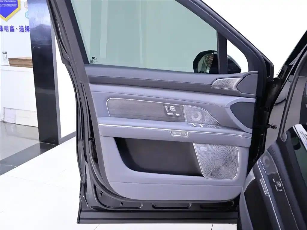 NIO ES8 2026 Model Six-Seat Executive Luxury Edition — миниатюра 18