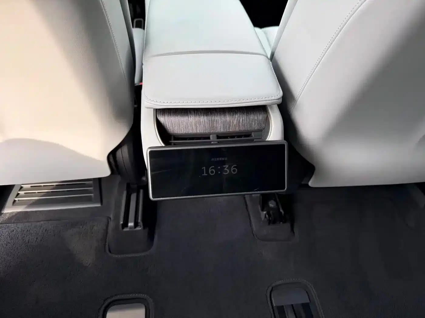 NIO ES8 2023 100kWh Signature Edition — миниатюра 10