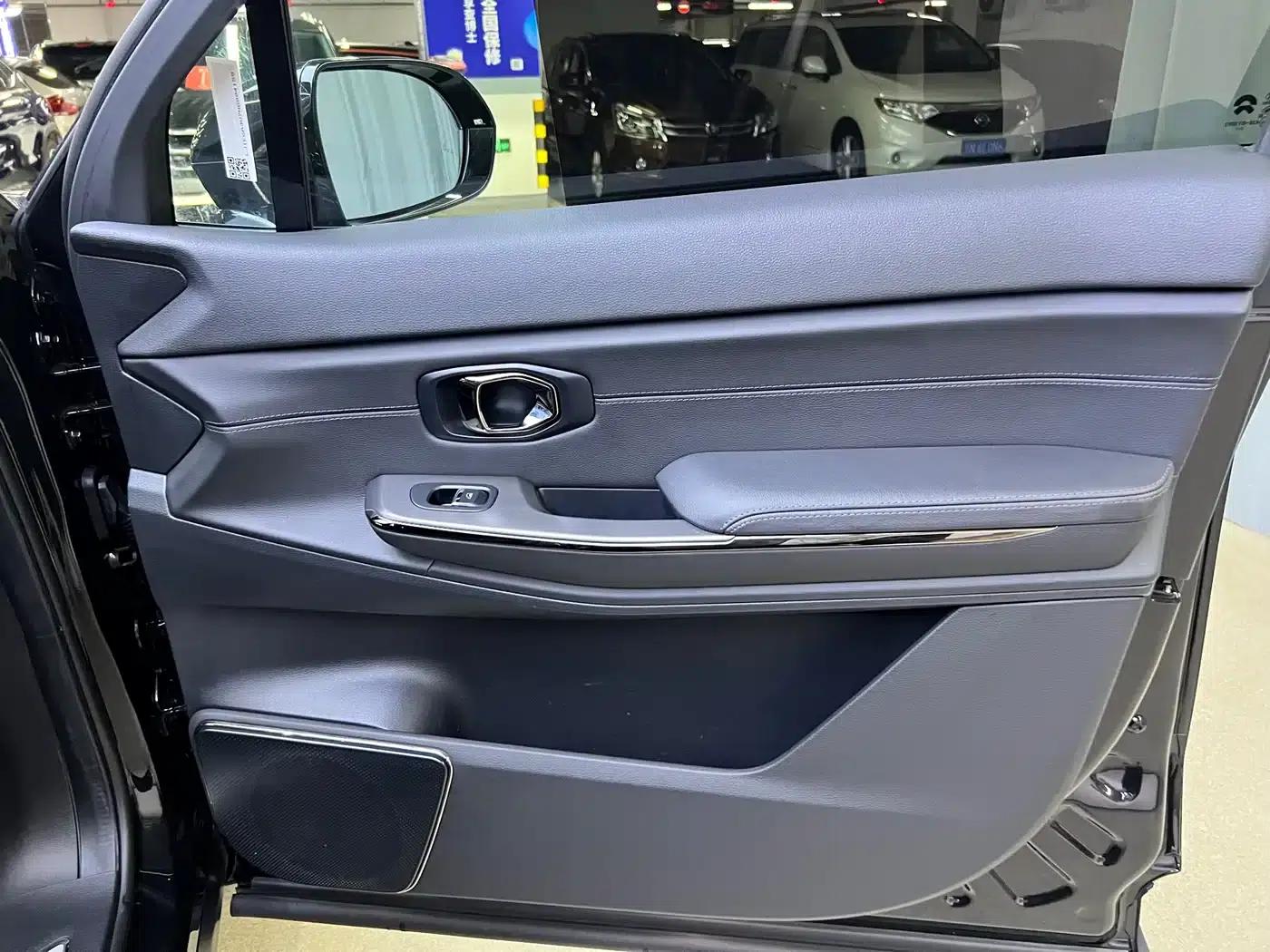 NIO ES8 2020 Model 580KM Six-Seater — миниатюра 13