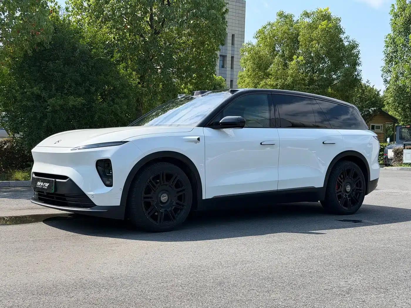 NIO ES8 2023 100kWh Signature Edition — миниатюра 1