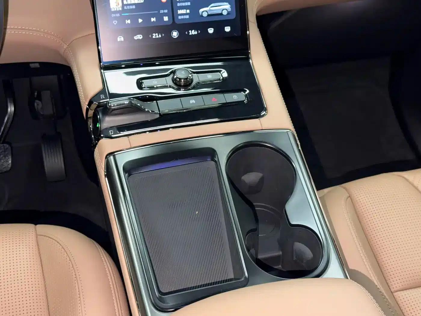 NIO ES8 2020 Model 580KM Seven-Seater — миниатюра 15