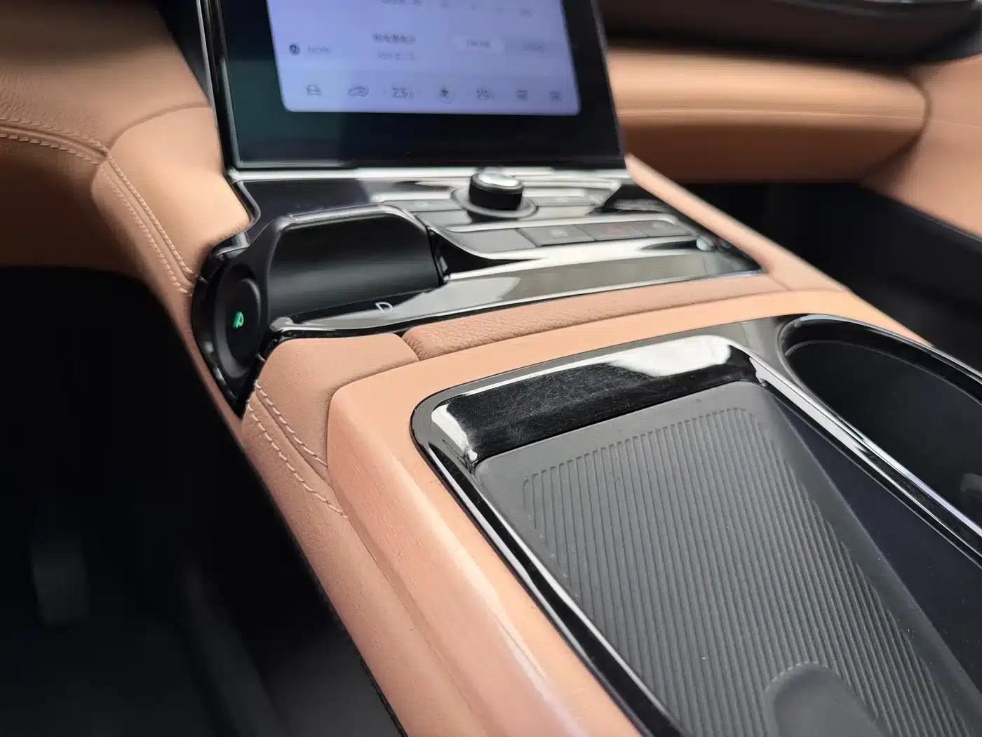 NIO ES8 2018 355KM Base Edition Seven-Seat Version — миниатюра 24