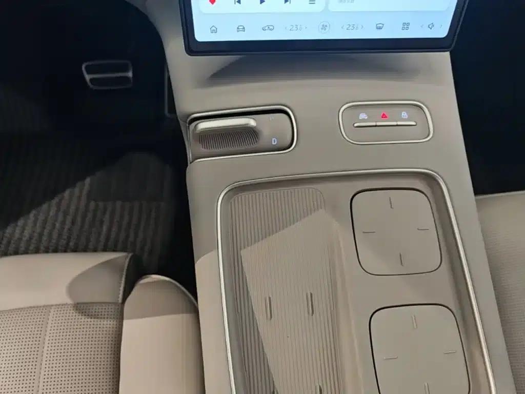 NIO ES8 2023 Model 100kWh — миниатюра 14