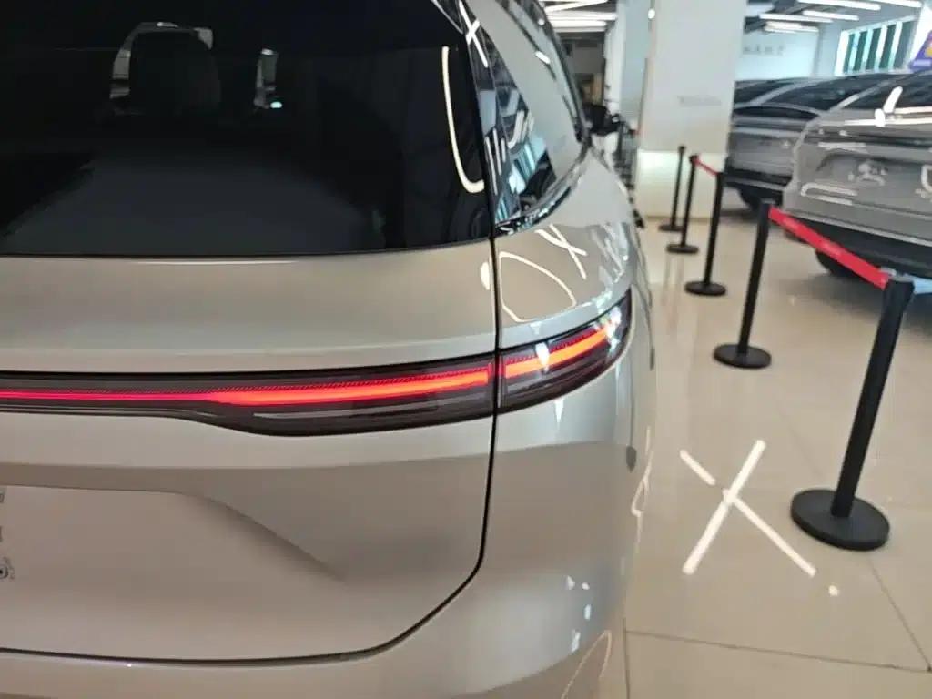 NIO ES8 2023 Model 100kWh — миниатюра 8
