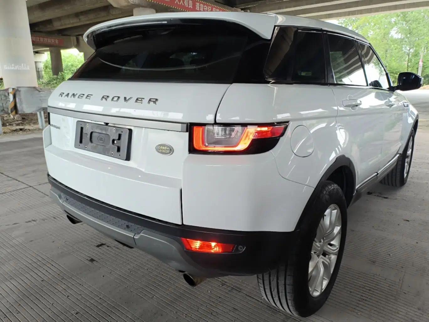 Land Rover Range Evoque 2016 2.0T PURE Style Edition — миниатюра 9