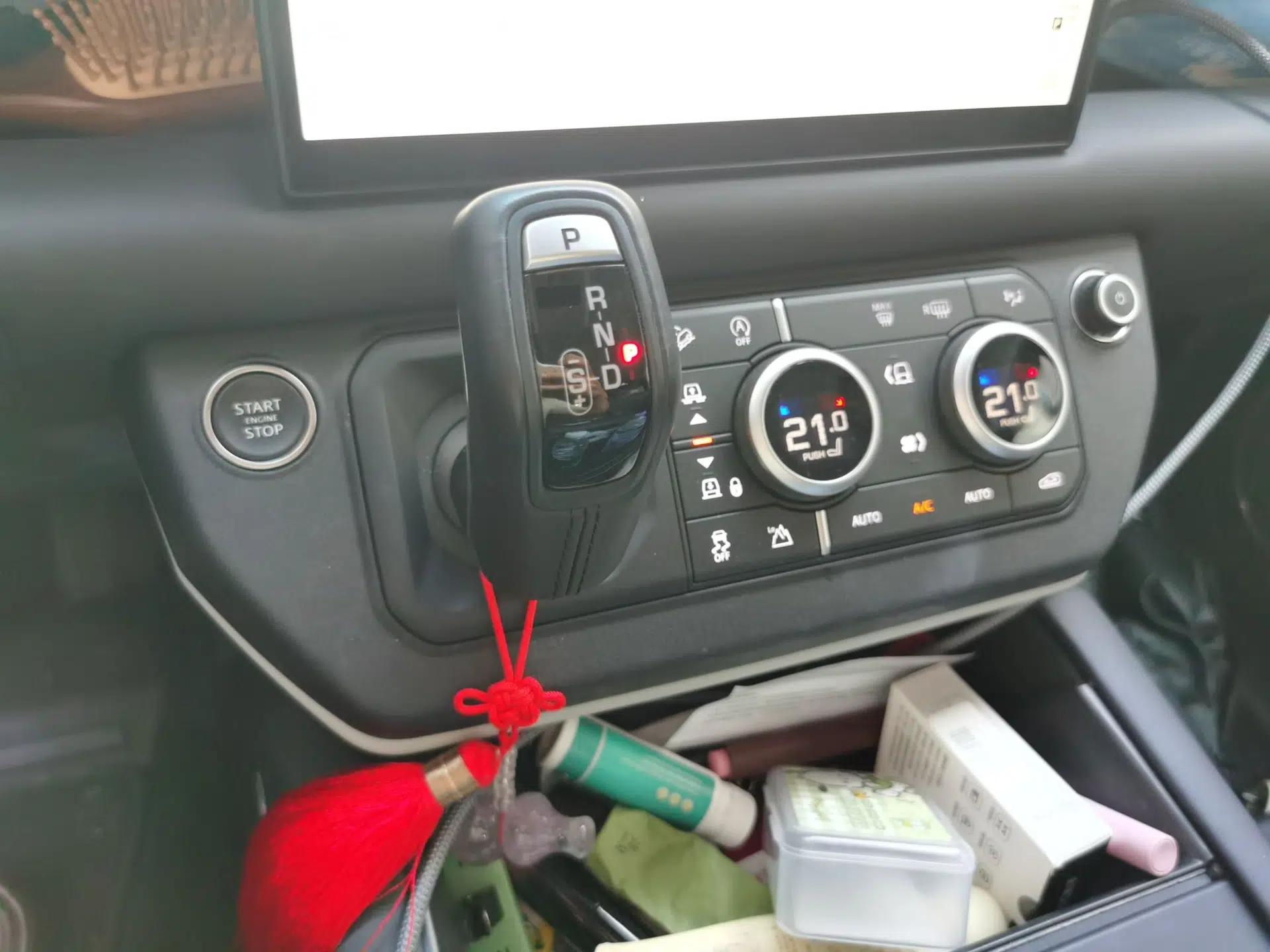 Land Rover Defender 2024 90 3.0T P400 HSE — миниатюра 14