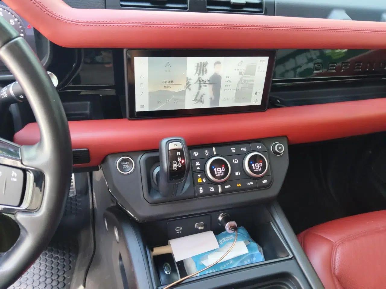 Land Rover Defender 2020 110 P400 SE — миниатюра 13