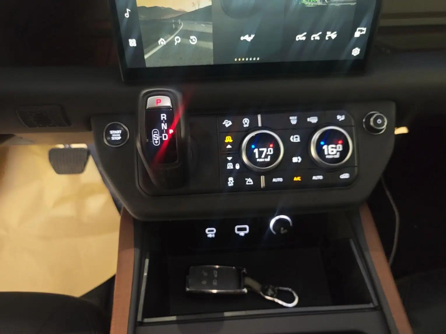 Land Rover Defender 2023 Facelift 110 3.0T P400 X-DYNAMIC HSE — миниатюра 21