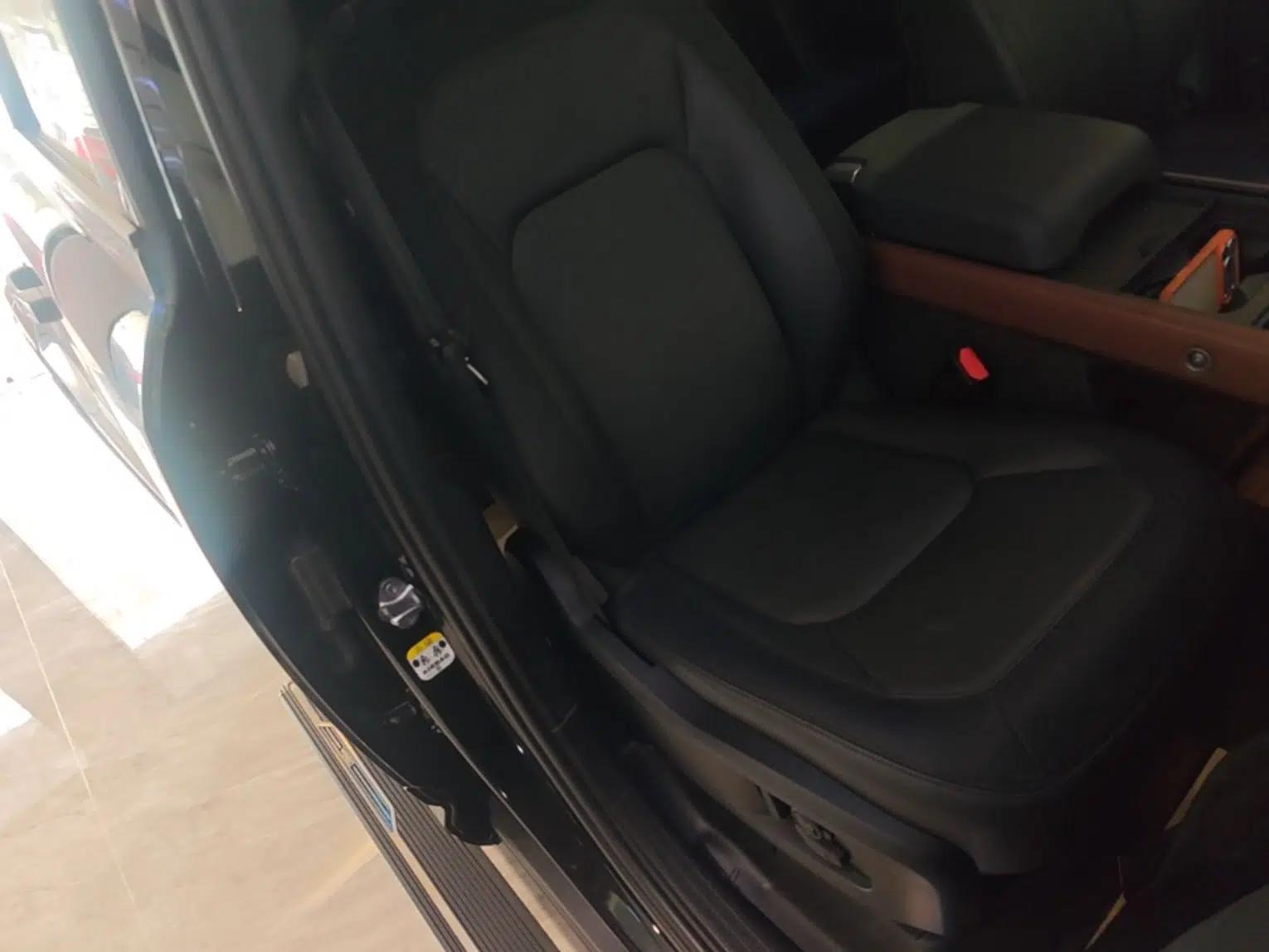 Land Rover Defender 2023 Facelift 110 3.0T P400 X-DYNAMIC HSE — миниатюра 24