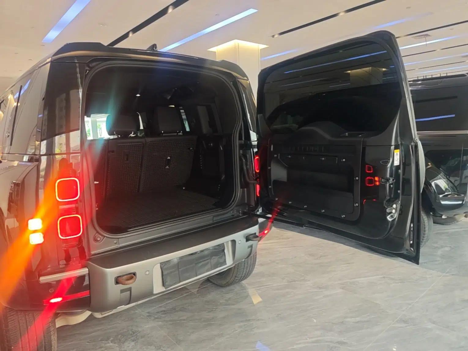 Land Rover Defender 2023 Facelift 110 3.0T P400 X-DYNAMIC HSE — миниатюра 27