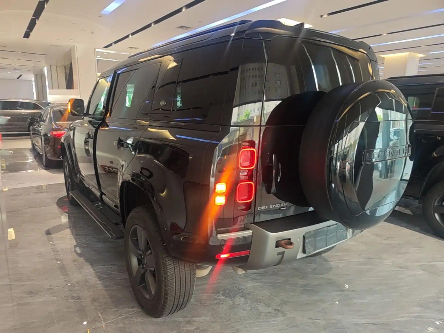Land Rover Defender 2023 Facelift 110 3.0T P400 X-DYNAMIC HSE — миниатюра 4