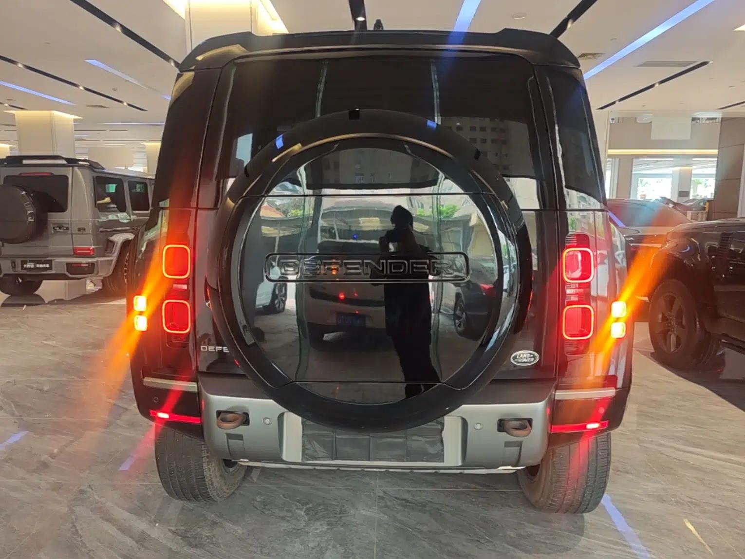 Land Rover Defender 2023 Facelift 110 3.0T P400 X-DYNAMIC HSE — миниатюра 5