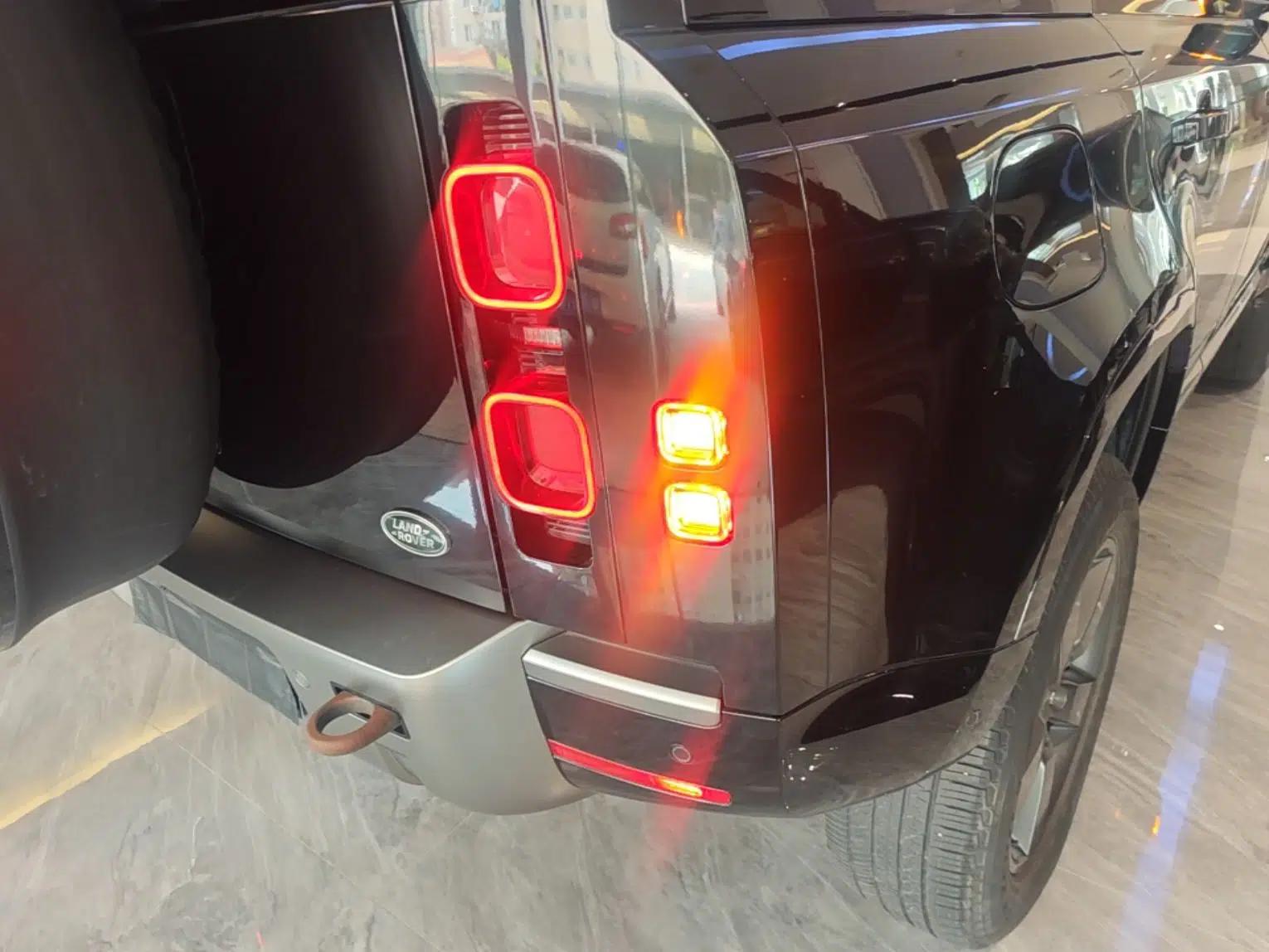 Land Rover Defender 2023 Facelift 110 3.0T P400 X-DYNAMIC HSE — миниатюра 9