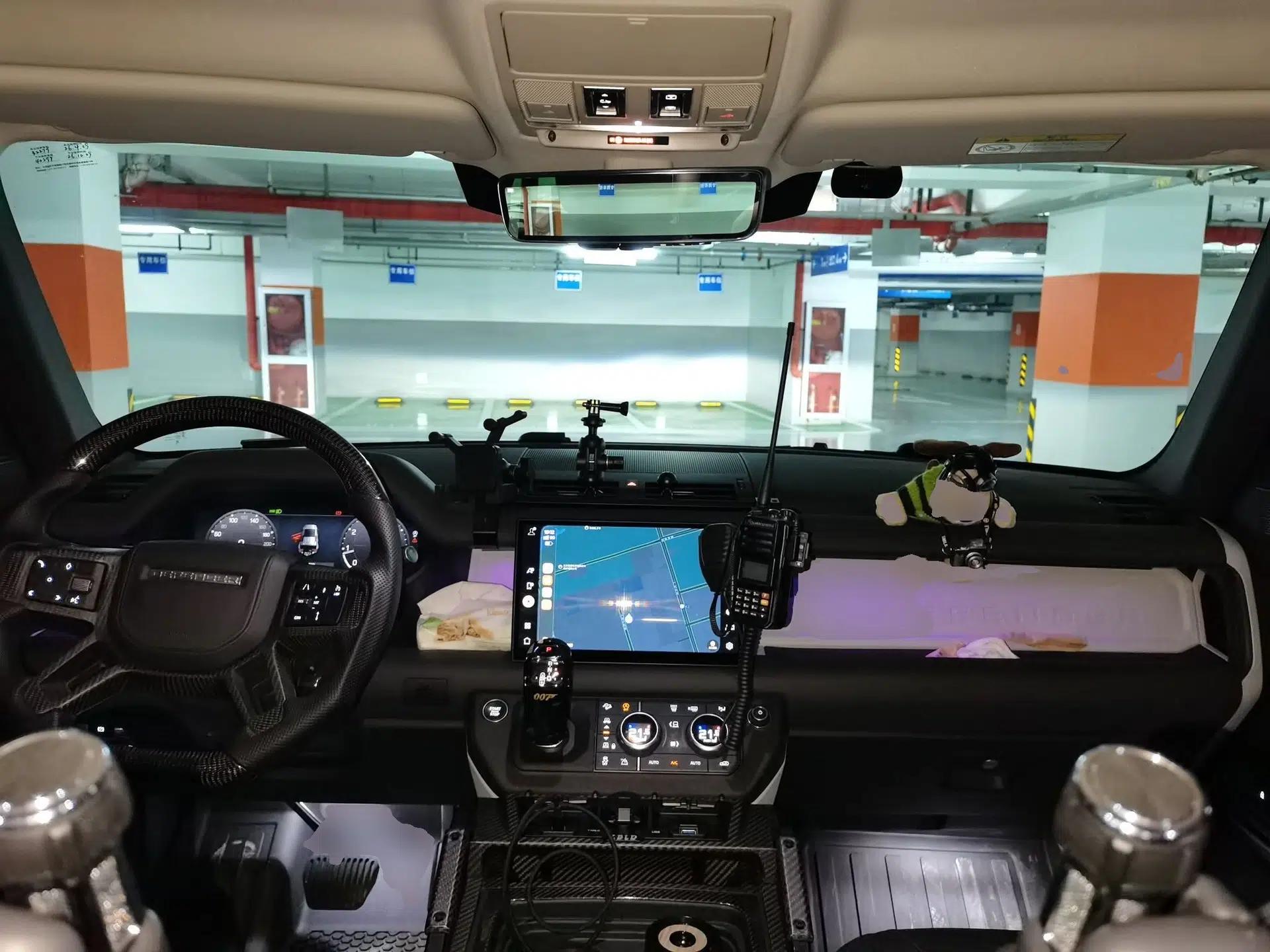 Land Rover Defender 2023 Facelift 110 3.0T P400 Dark Edition — миниатюра 9