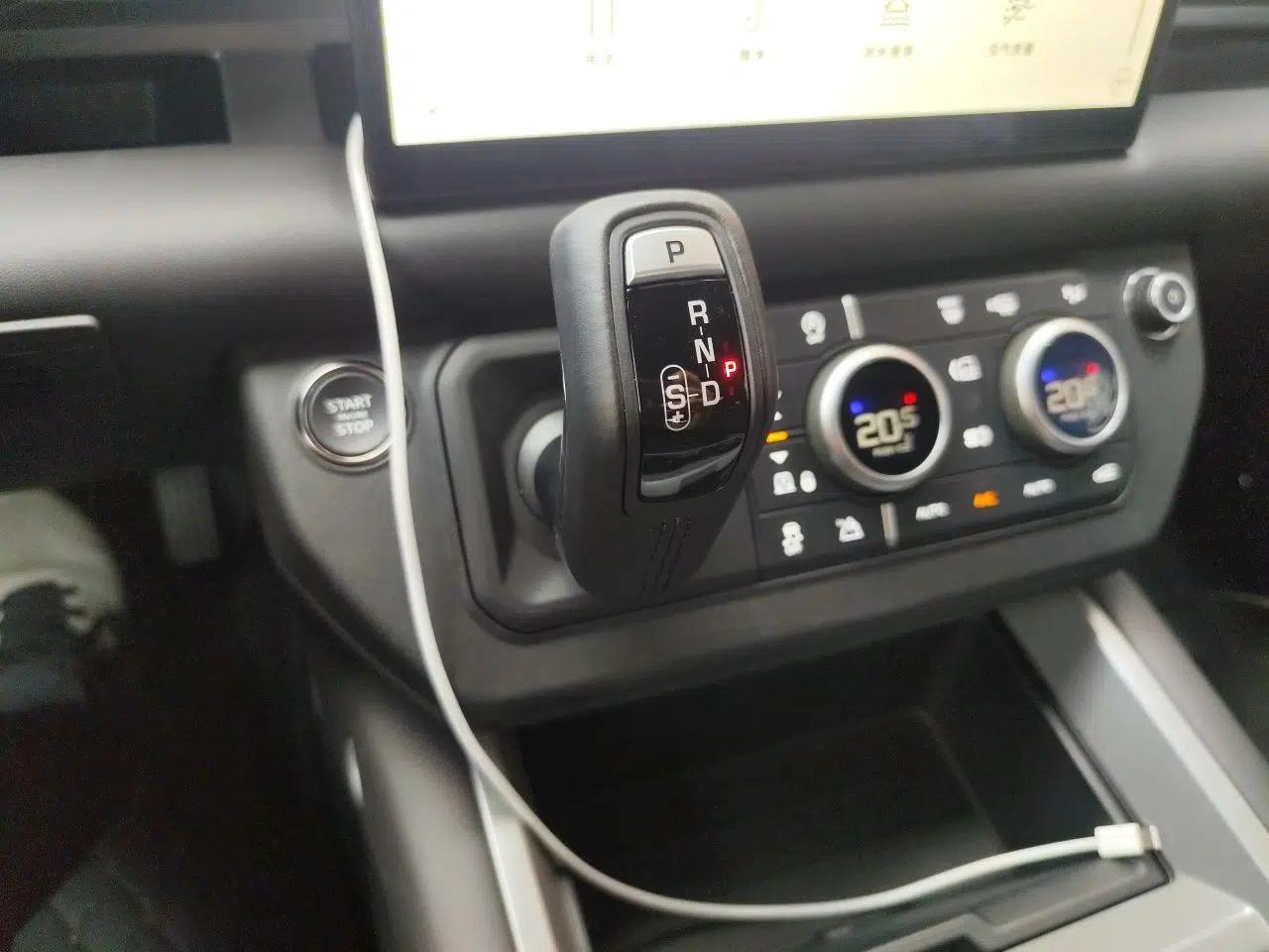 Land Rover Defender 2025 90 3.0T P400 X-Dynamic HSE — миниатюра 14