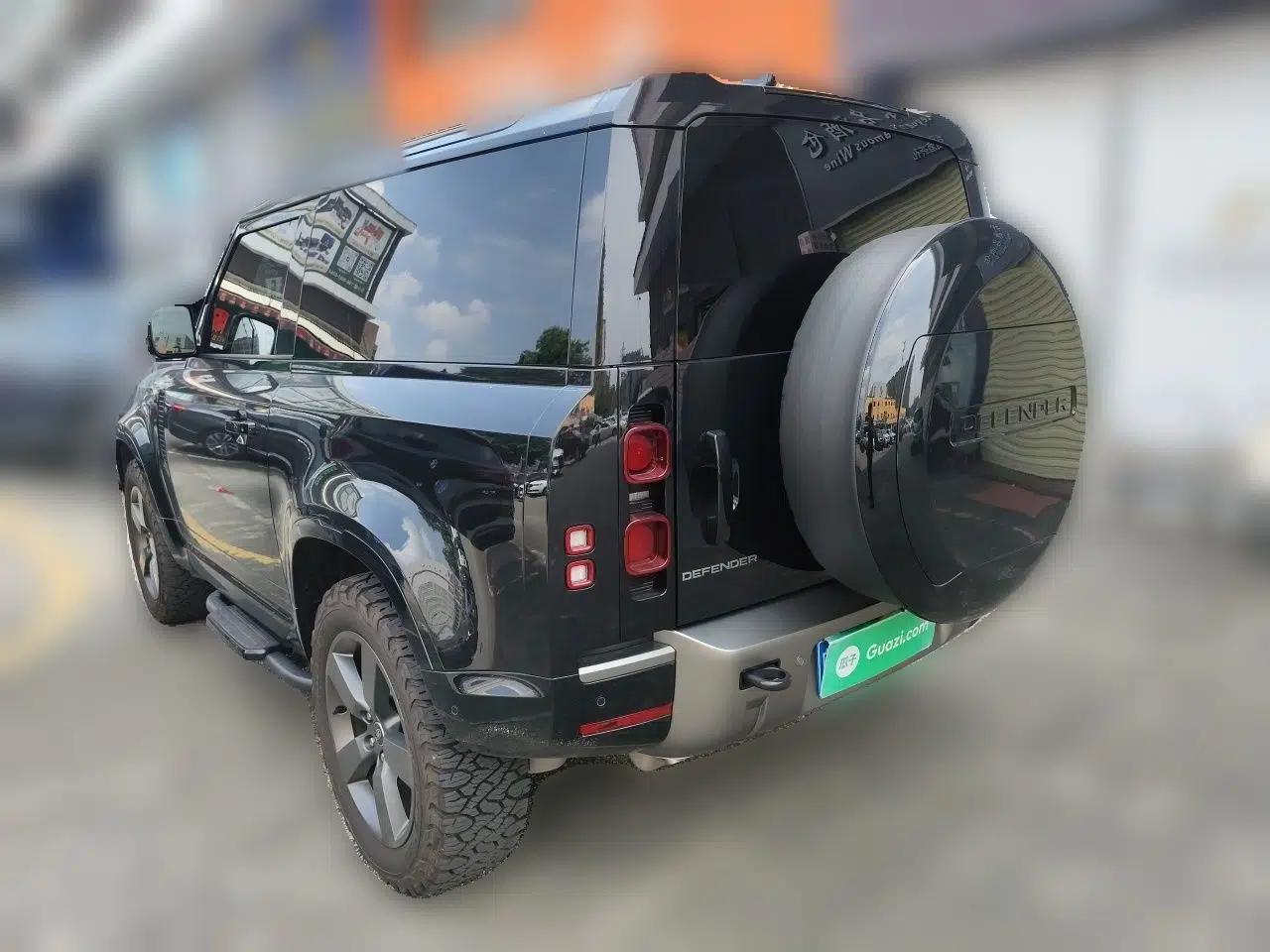 Land Rover Defender 2025 90 3.0T P400 X-Dynamic HSE — миниатюра 4