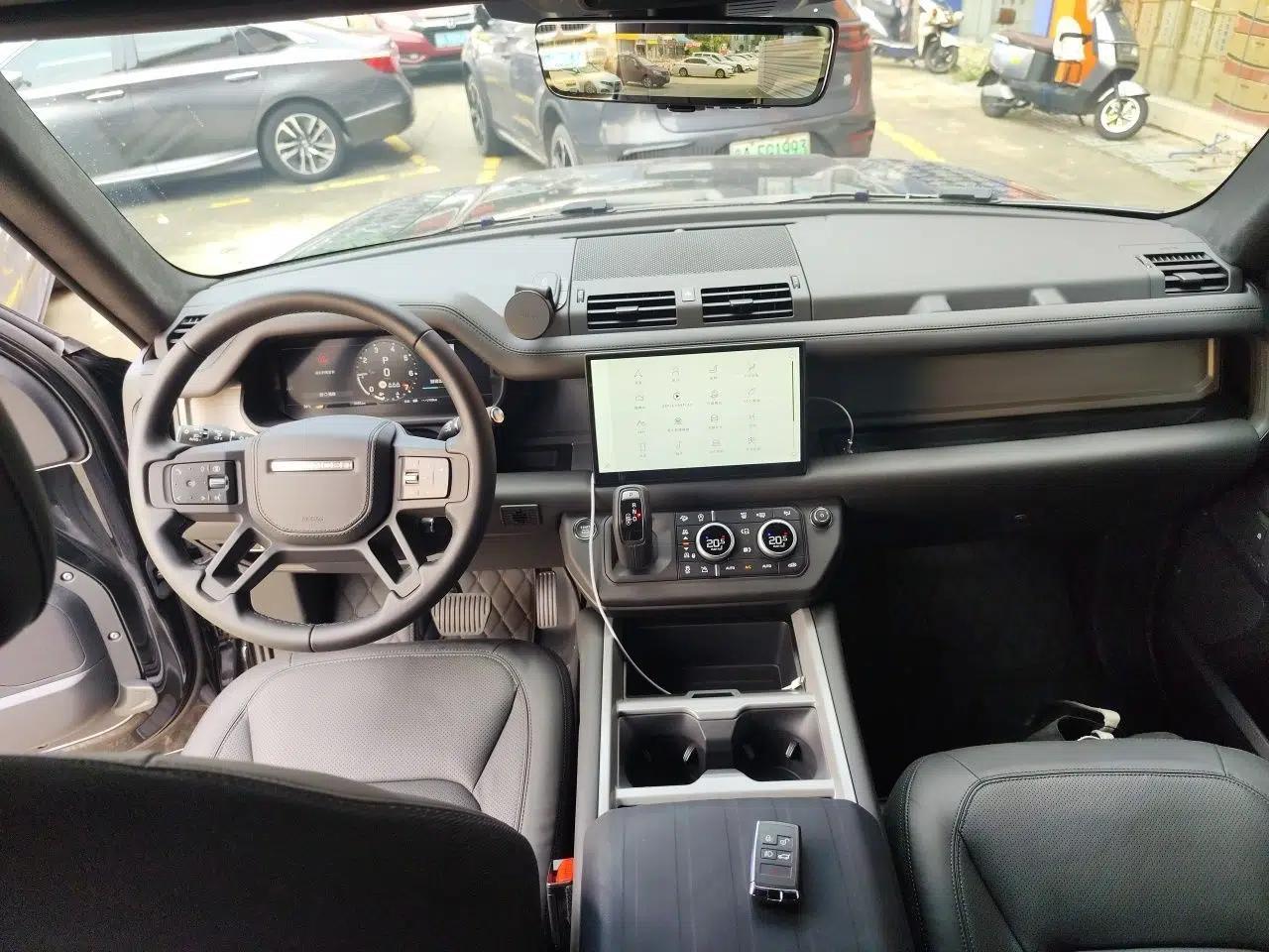 Land Rover Defender 2025 90 3.0T P400 X-Dynamic HSE — миниатюра 9