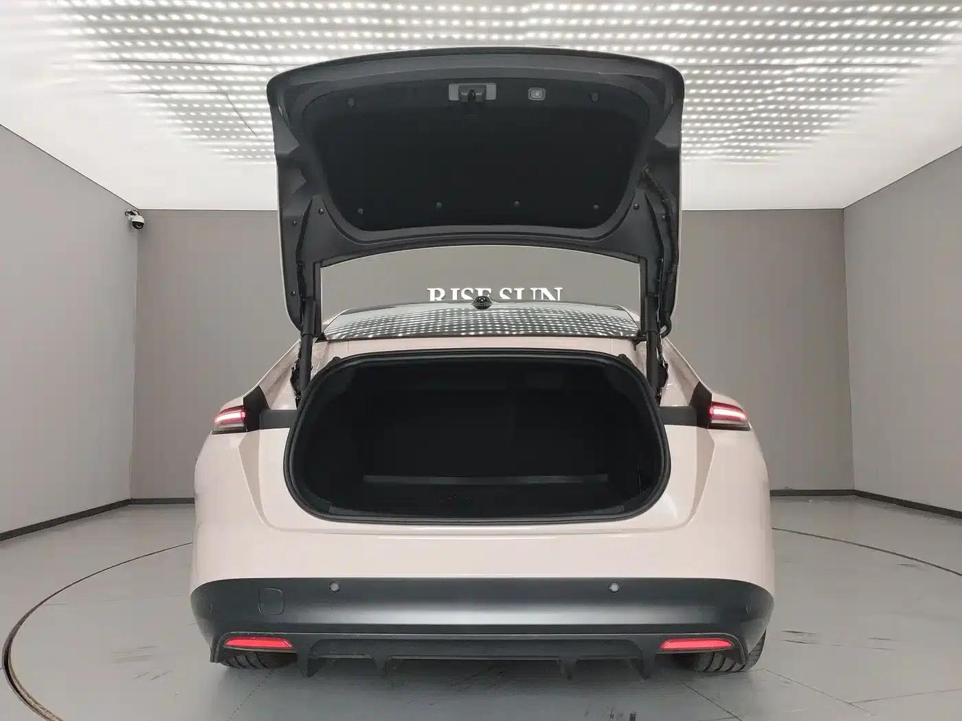 NIO ET5 2024 model 75kWh — миниатюра 7