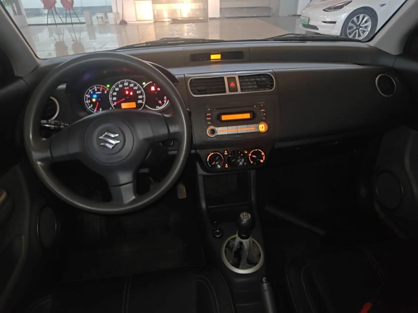 Suzuki Swift 2013 1.5L Manual 20th Anniversary Limited Edition — миниатюра 12