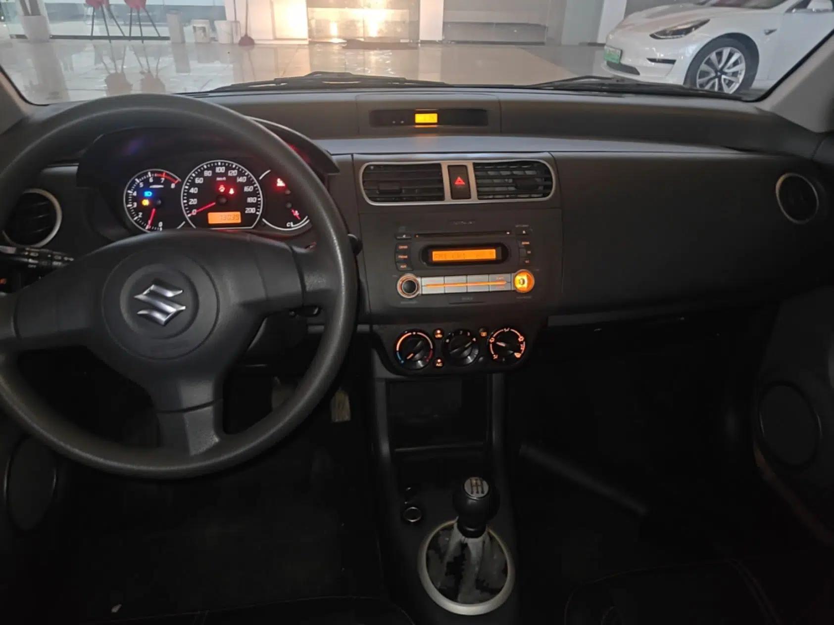Suzuki Swift 2013 1.5L Manual 20th Anniversary Limited Edition — миниатюра 15
