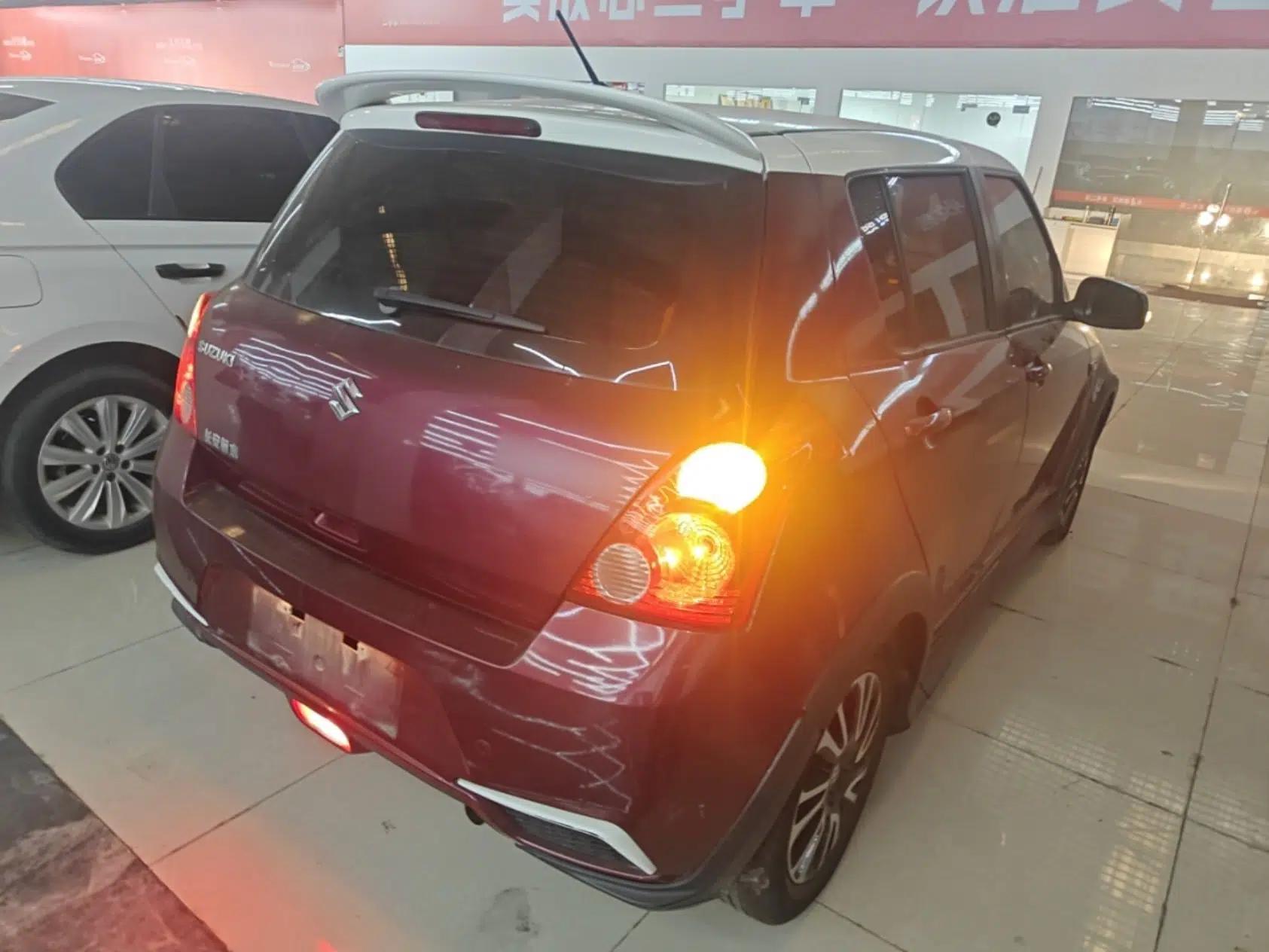 Suzuki Swift 2013 1.5L Manual 20th Anniversary Limited Edition — миниатюра 6