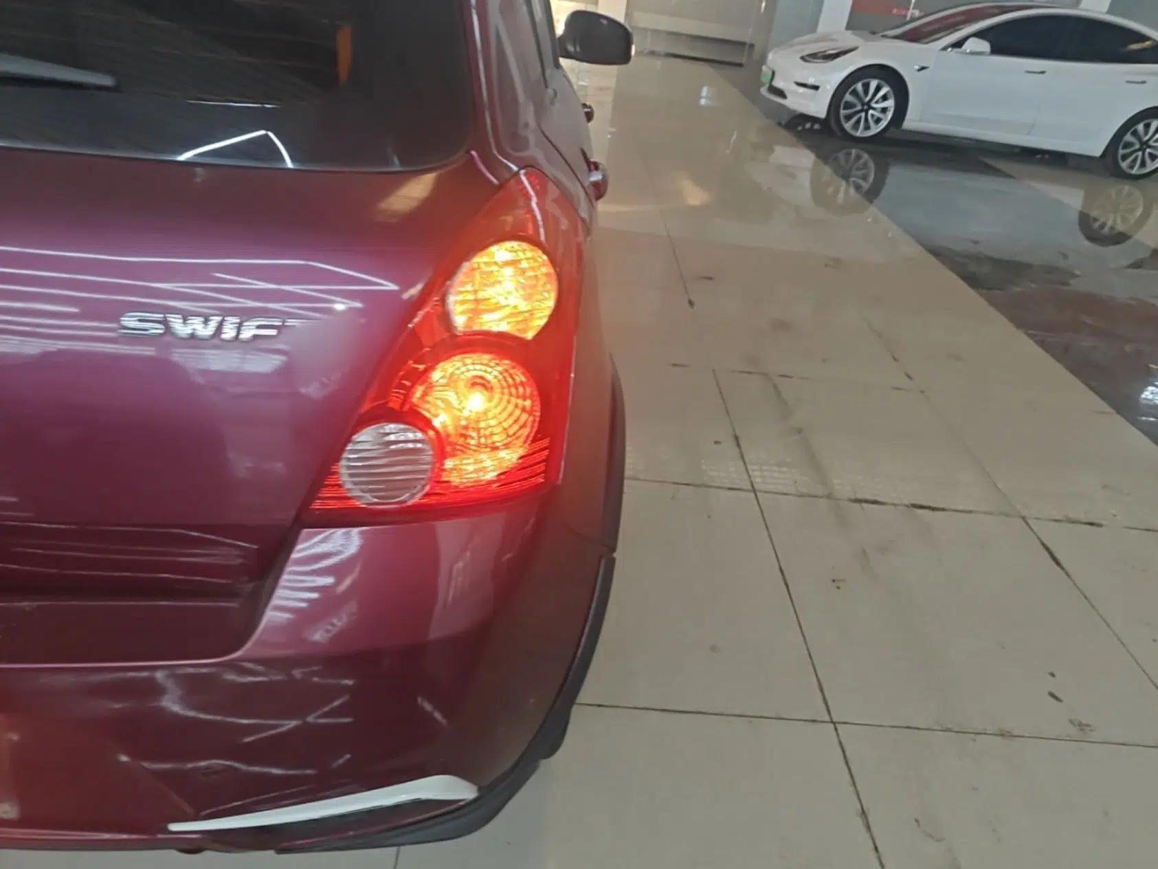 Suzuki Swift 2013 1.5L Manual 20th Anniversary Limited Edition — миниатюра 9
