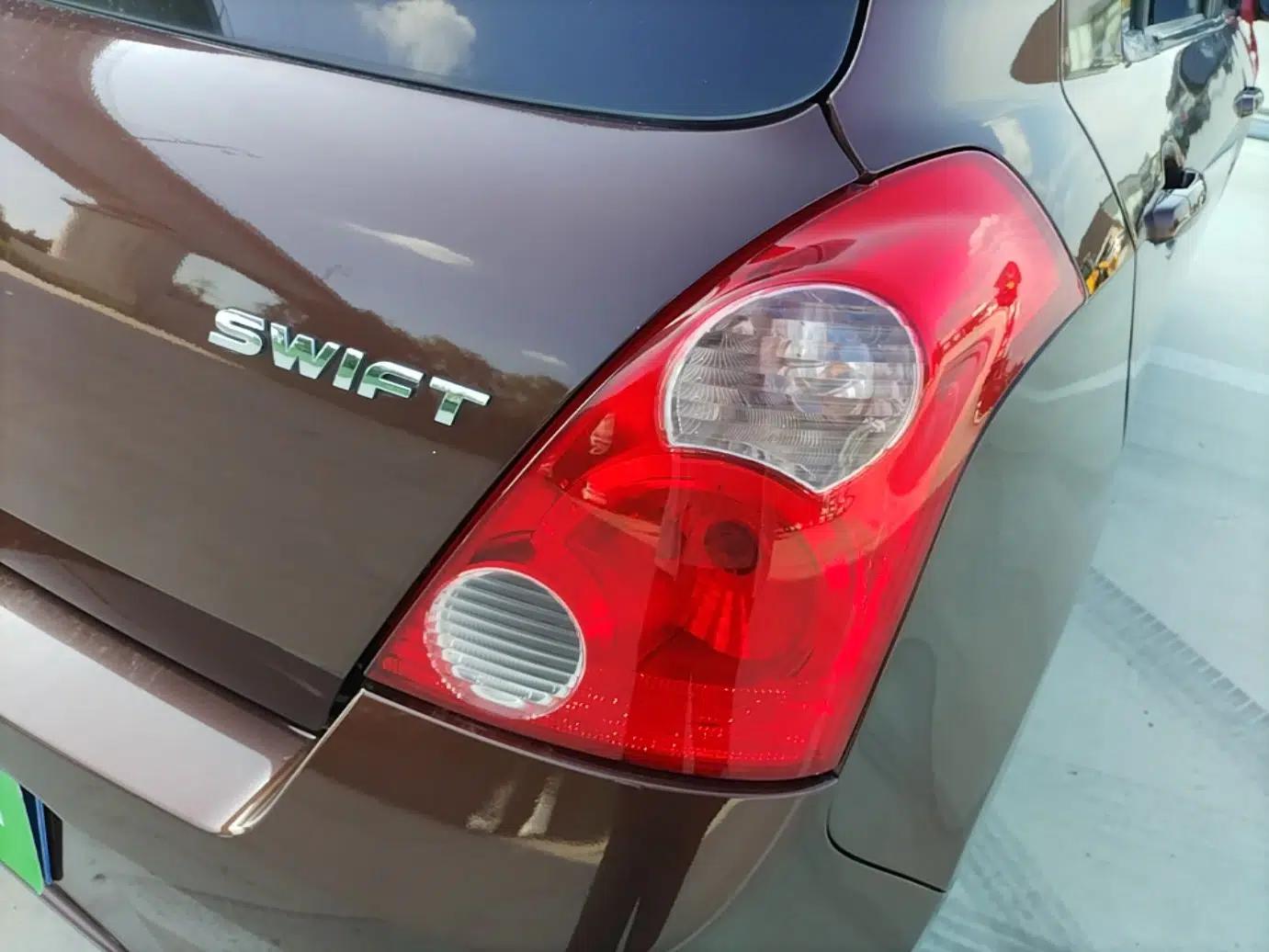 Suzuki Swift 2014 1.5L Automatic Fashion Edition — миниатюра 9