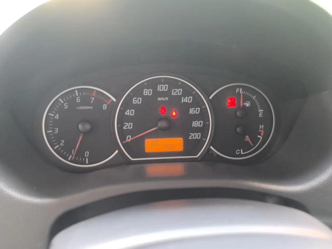 Suzuki Swift 2016 1.5L Automatic Fashionable Coolplay Edition — миниатюра 11