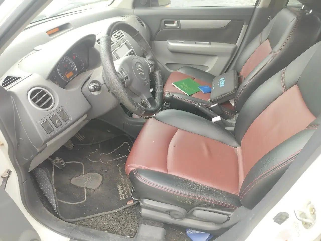 Suzuki Swift 2011 1.5L Manual Sport Audiovisual Edition — миниатюра 15