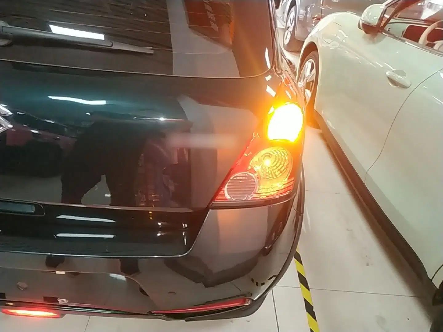 Suzuki Swift 2016 1.5L Automatic Fashionable Coolplay Edition — миниатюра 9