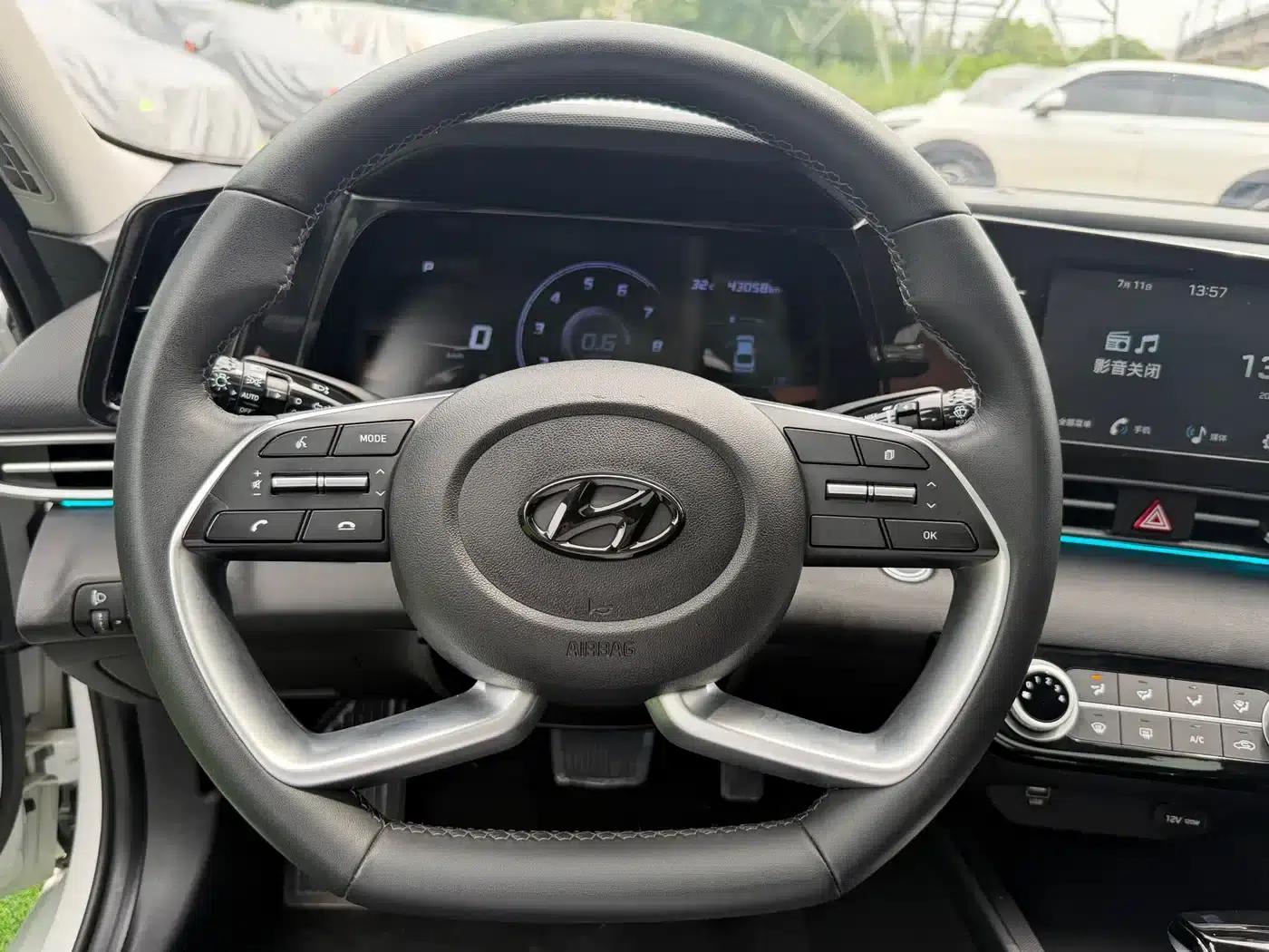 Hyundai Elantra 2022 1.5L CVT GLX Elite Edition — миниатюра 11