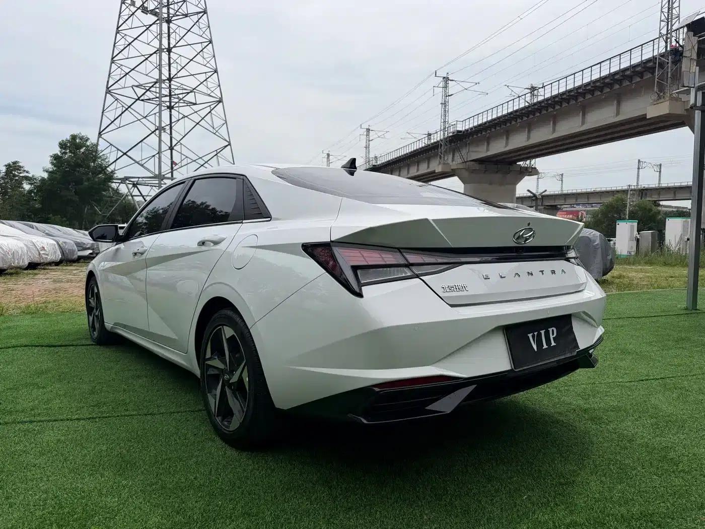 Hyundai Elantra 2022 1.5L CVT GLX Elite Edition — миниатюра 4