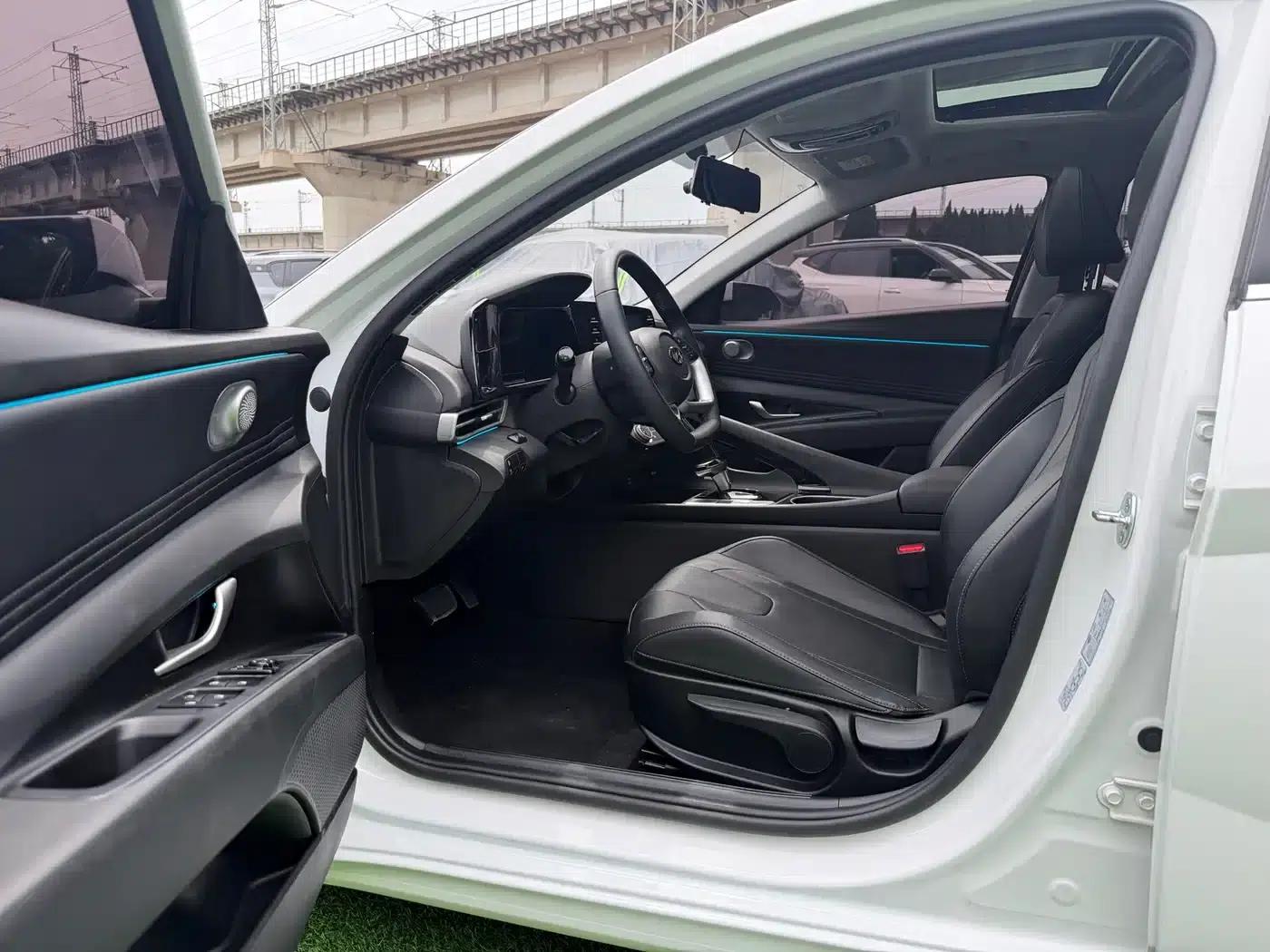 Hyundai Elantra 2022 1.5L CVT GLX Elite Edition — миниатюра 7