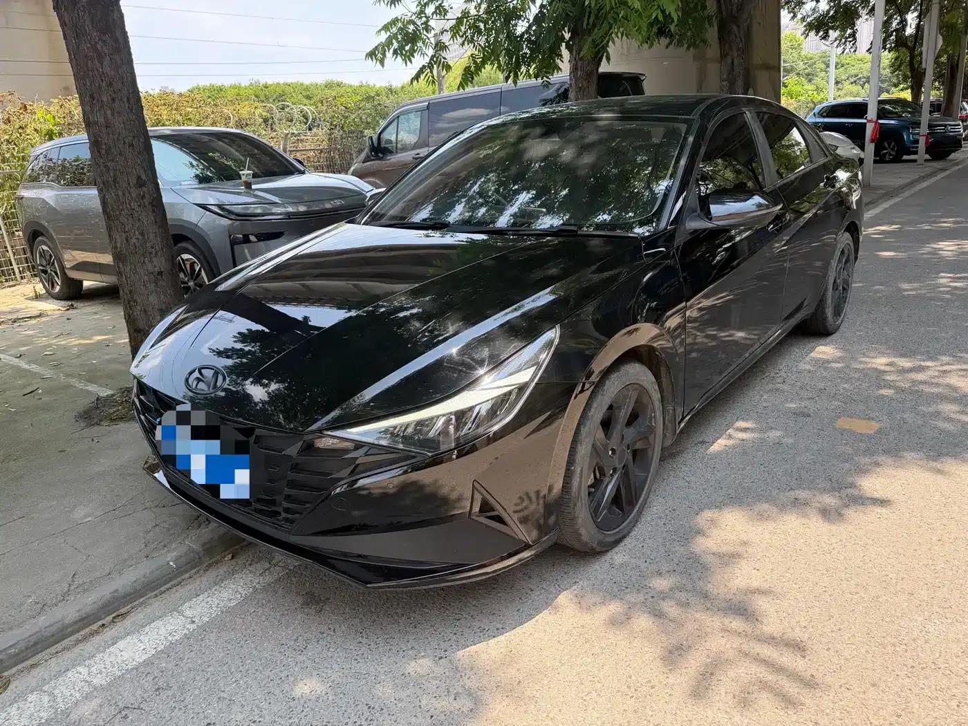 Hyundai Elantra 2022 1.5L CVT LUX Black Knight Limited Edition — миниатюра 1