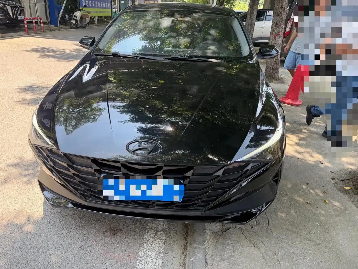 Hyundai Elantra 2022 1.5L CVT LUX Black Knight Limited Edition — миниатюра 2