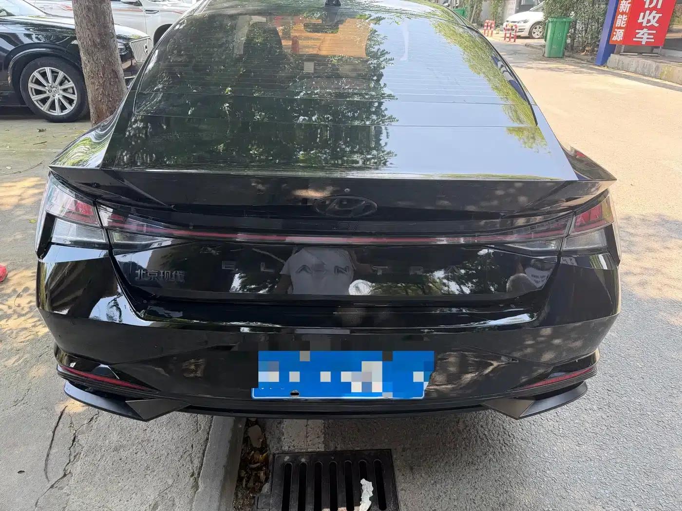 Hyundai Elantra 2022 1.5L CVT LUX Black Knight Limited Edition — миниатюра 3