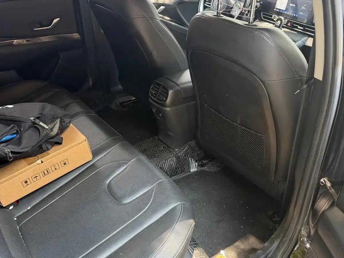 Hyundai Elantra 2022 1.5L CVT LUX Black Knight Limited Edition — миниатюра 4