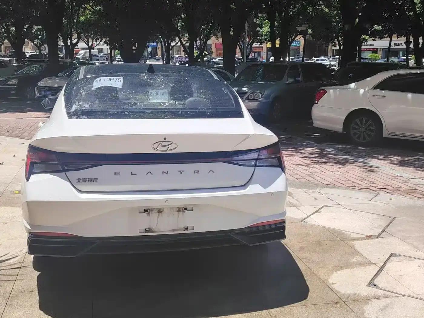 Hyundai Elantra 2021 1.5L CVT LUX Premium Edition — миниатюра 8