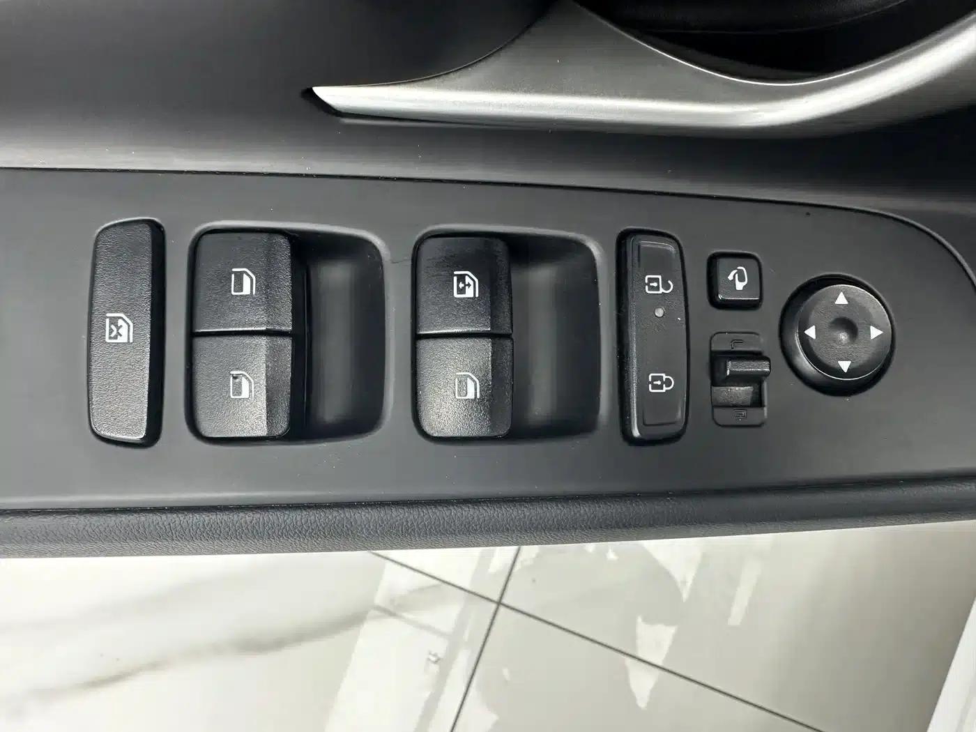Hyundai Elantra 2023 1.5L CVT GLX Elite Edition — миниатюра 12