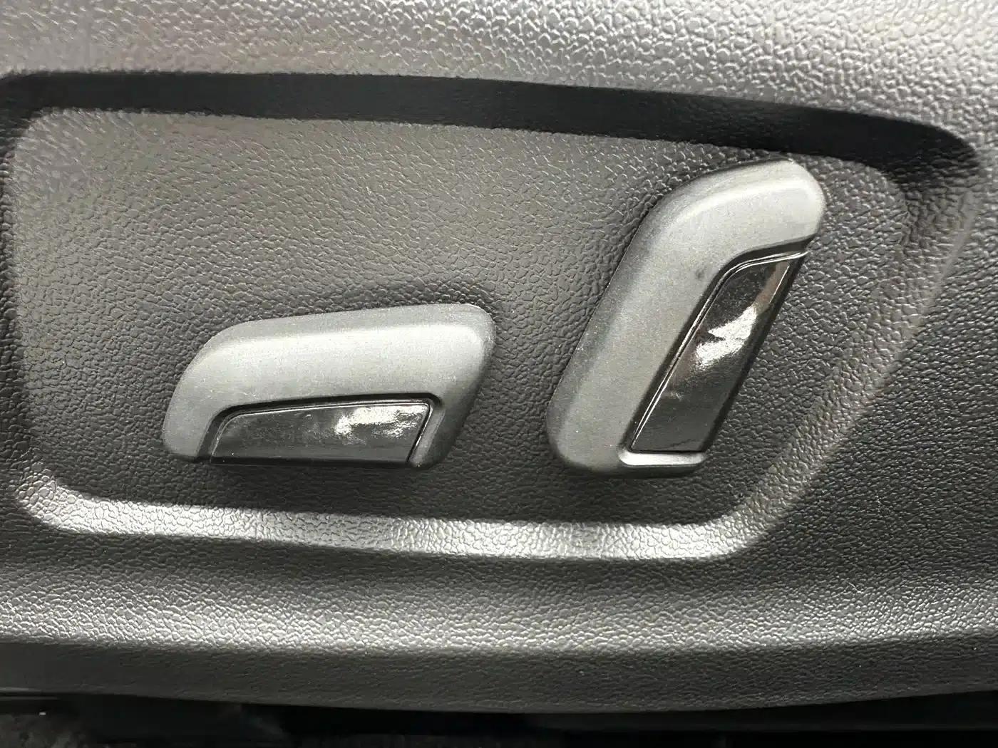 Hyundai Elantra 2023 1.5L CVT GLX Elite Edition — миниатюра 13