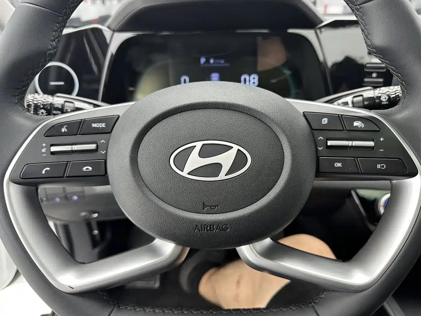 Hyundai Elantra 2023 1.5L CVT GLX Elite Edition — миниатюра 15