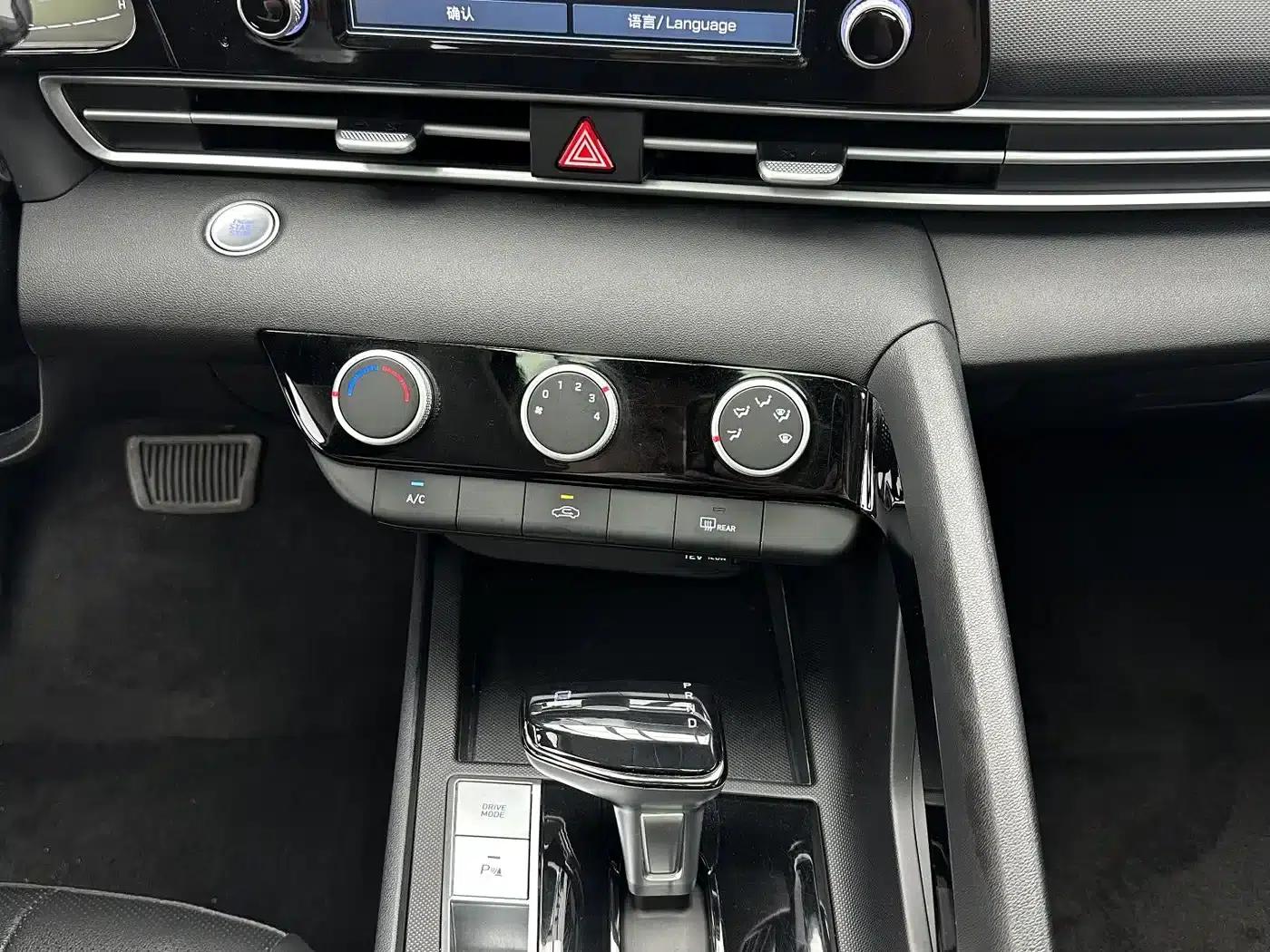 Hyundai Elantra 2023 1.5L CVT GLX Elite Edition — миниатюра 16